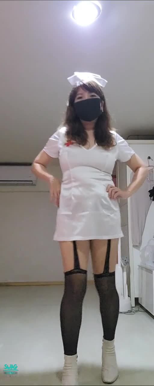 smallvovo : 性感俏護士誘惑
哪裡不舒服嗎？
讓護士姐姐幫你看一下
需要排毒嗎？😈