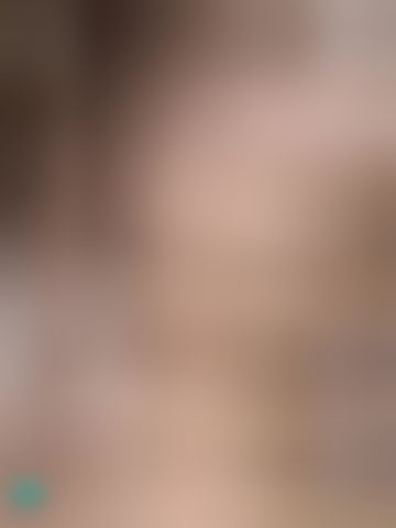 sexyemily : 猜看看色色的甜甜最愛的水果是什麼呢？🤗🤗🤗
