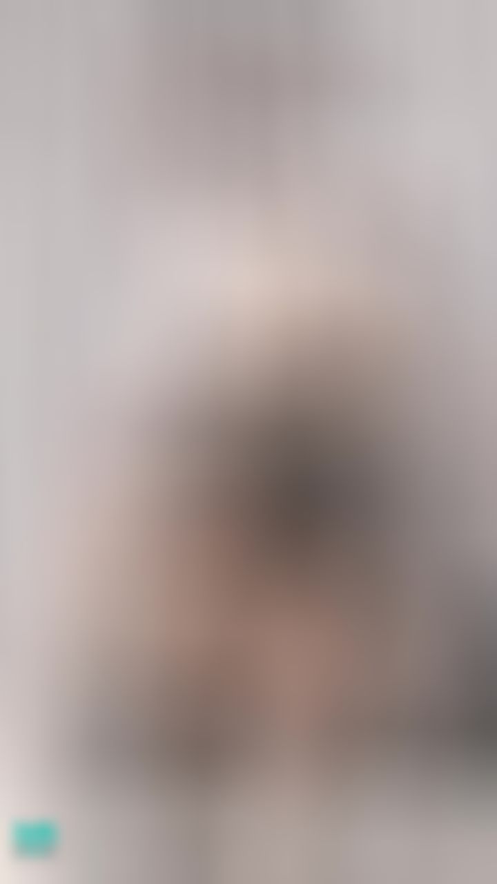 miyukibaby : 屁屁對著你搖💕㊙️這姿勢看翹臀喜歡嗎😘💦想要射在屁股上？