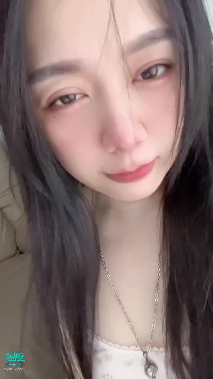 daisybaby : 有這樣的女朋友你會幾點回家？💗💗
