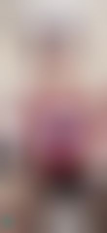 qwqmoony : 有特別喜歡黑絲的哥哥嗎？下次要不要辦直播抽絲襪的活動呢🥰