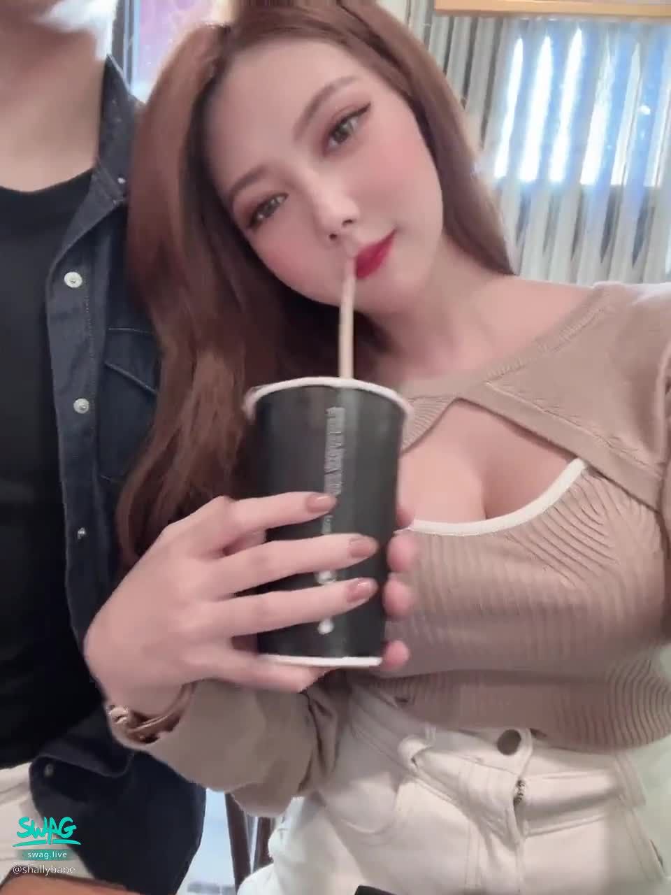 shallybabe : 想跟雪莉吃飯約會嗎～快私訊我卡位💋