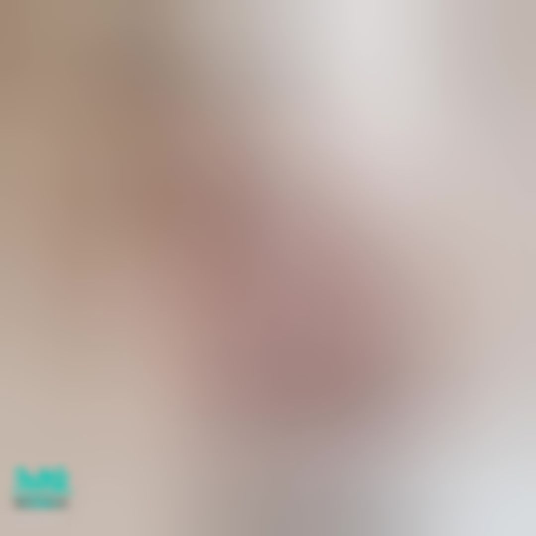 sexyroxie : 被幹腫中出的鮑魚🤤
被內射的Creampie的鮑魚哥哥弟弟們喜歡嗎？被幹得腫腫的好舒服喔...幹的時候已經噴很多了，幹完覺得噴不夠，又在床上繼續刺激陰蒂讓水水排乾淨一點...排完以後精液被肉穴吐出來，好色喔...🙈