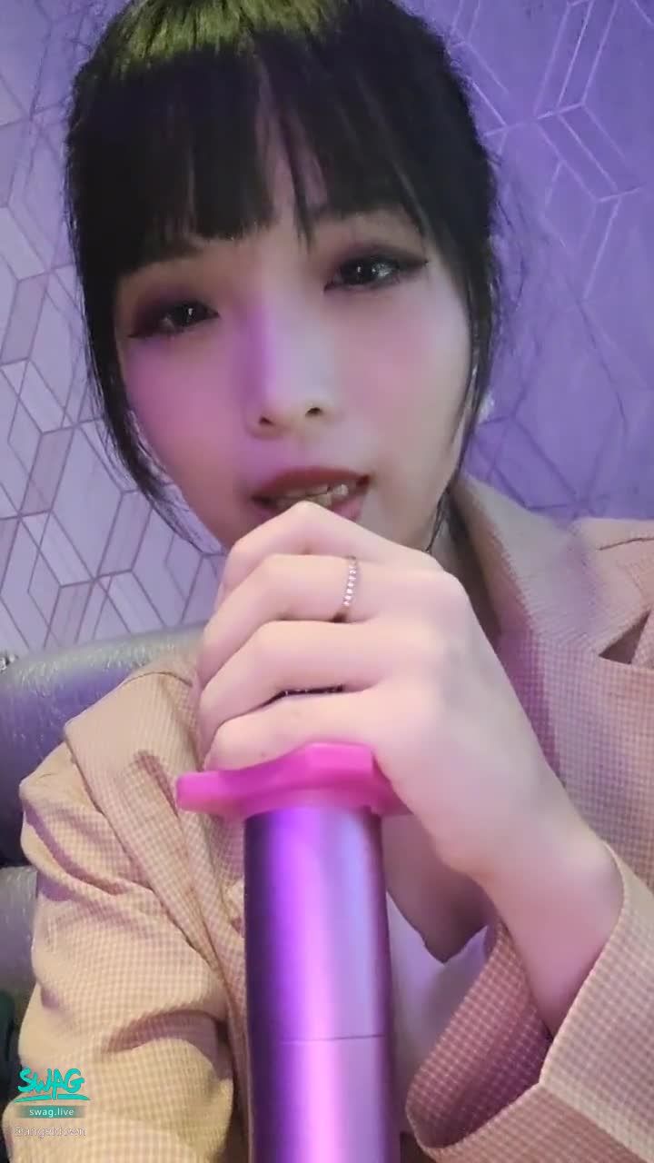 angeldown : 可以不要錯過天天的年華❤️💕包廂很粉😍
#唱歌 #約會 #開心 #粉粉
🍭雙11活動現在11顆紫黑鑽可以獲得天天的11部淫片
🍭雙11活動現在2顆紫黑鑽可獲得天天兩部女女影片或淫片
🍭雙11純約會活動可私訊天天唷