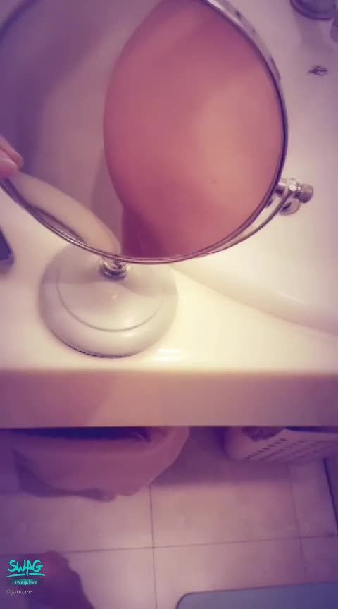 janicee : 偷窺浴室脫光衣服的美臀😈
小圓鏡的偷窺視角👀
脫光衣服準備洗澡💓
浴室內的裸體😈
性感曲線💚
Naked💋
#美臀 #性感 #美腿 #長髮 #鎖骨 #裸足 #赤腳 #黑髮 #裸體