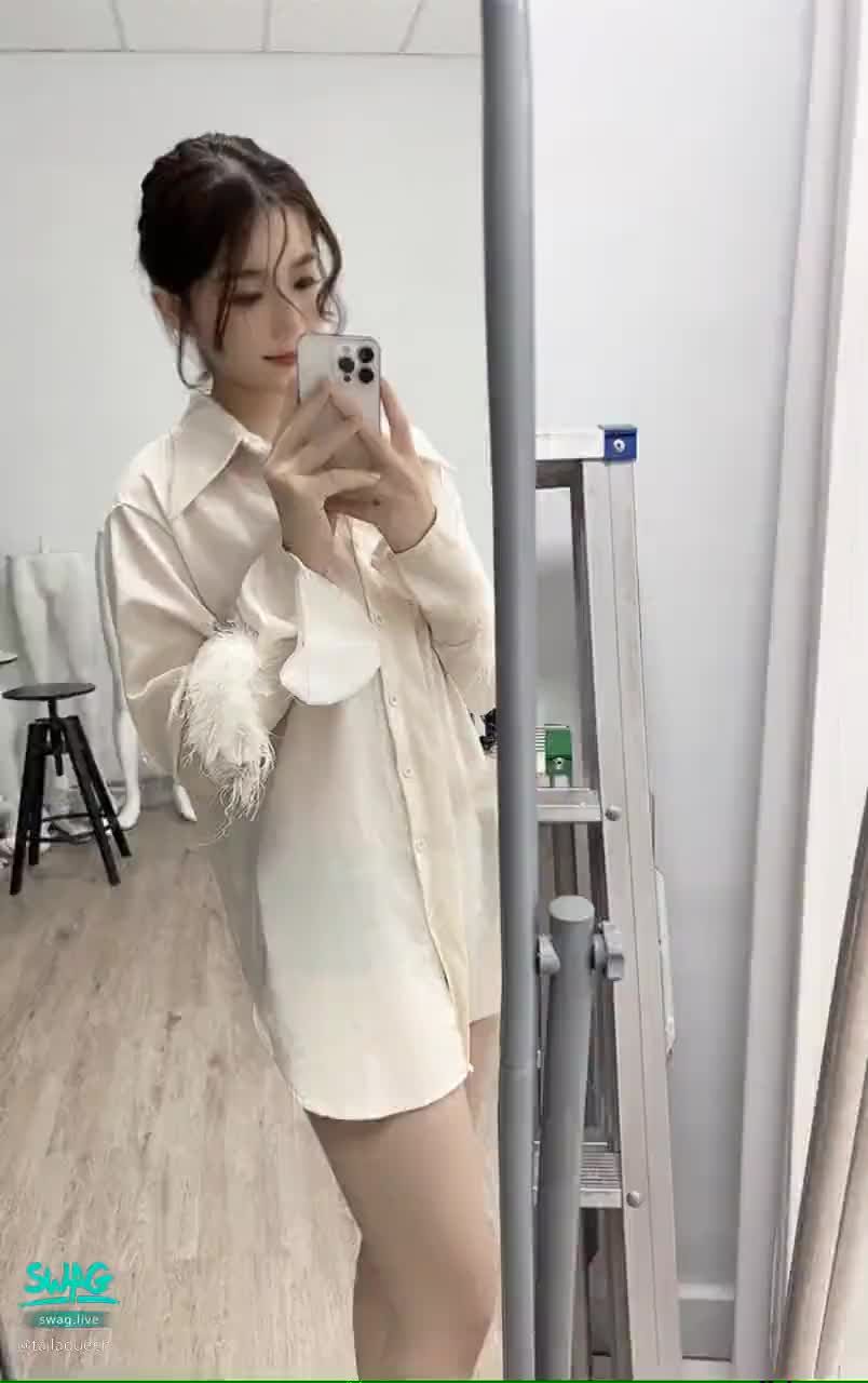 tailaqueen : 人家不喜歡穿內衣 👙
決定穿襯衫去工作室
光看鏡子的我 整個就高潮了
濕到內褲整條要換了
好想愛愛怎麼辦

#高潮 #淫水 #tailaqueen #純約會