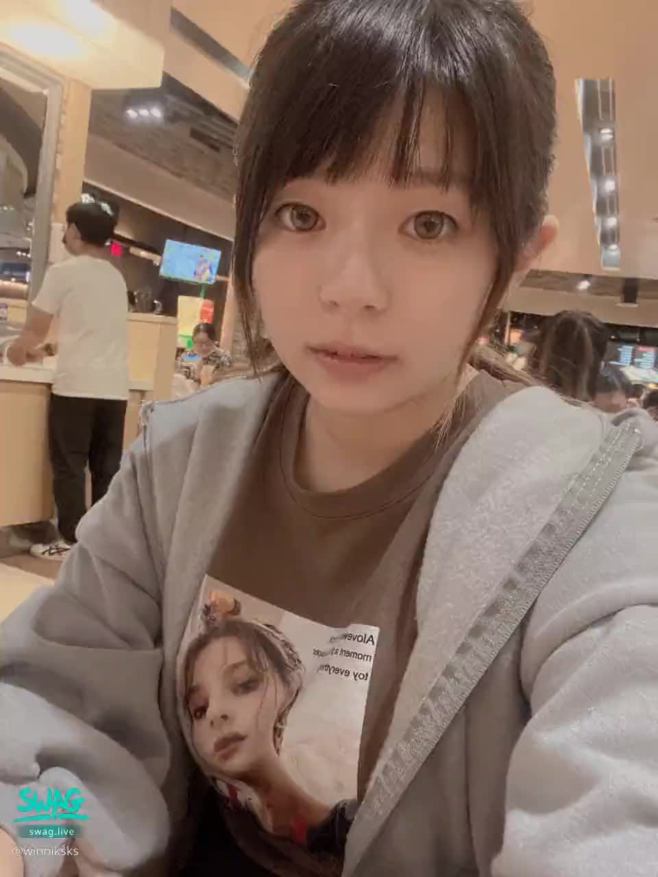 w*******s : 星期一、二晚上10:30
一定要來看維尼直播喔😍
#維尼 #日常 #童顏 #巨乳