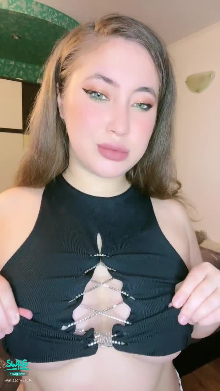  : #bigboobs go to next story to see it topless