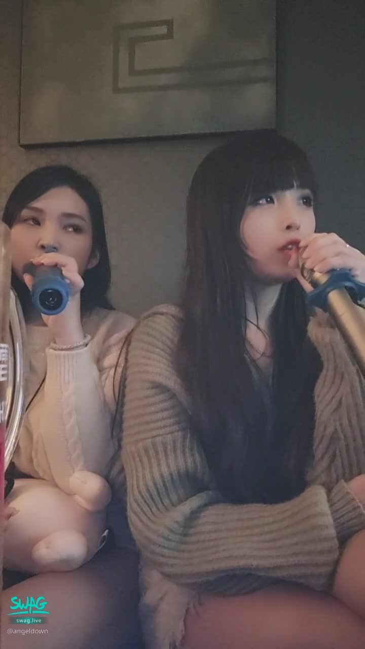 angeldown : 我終於能発限時了
晚上再發刺激的
#唱歌
好想過聖誕甜甜約會喔🥺
