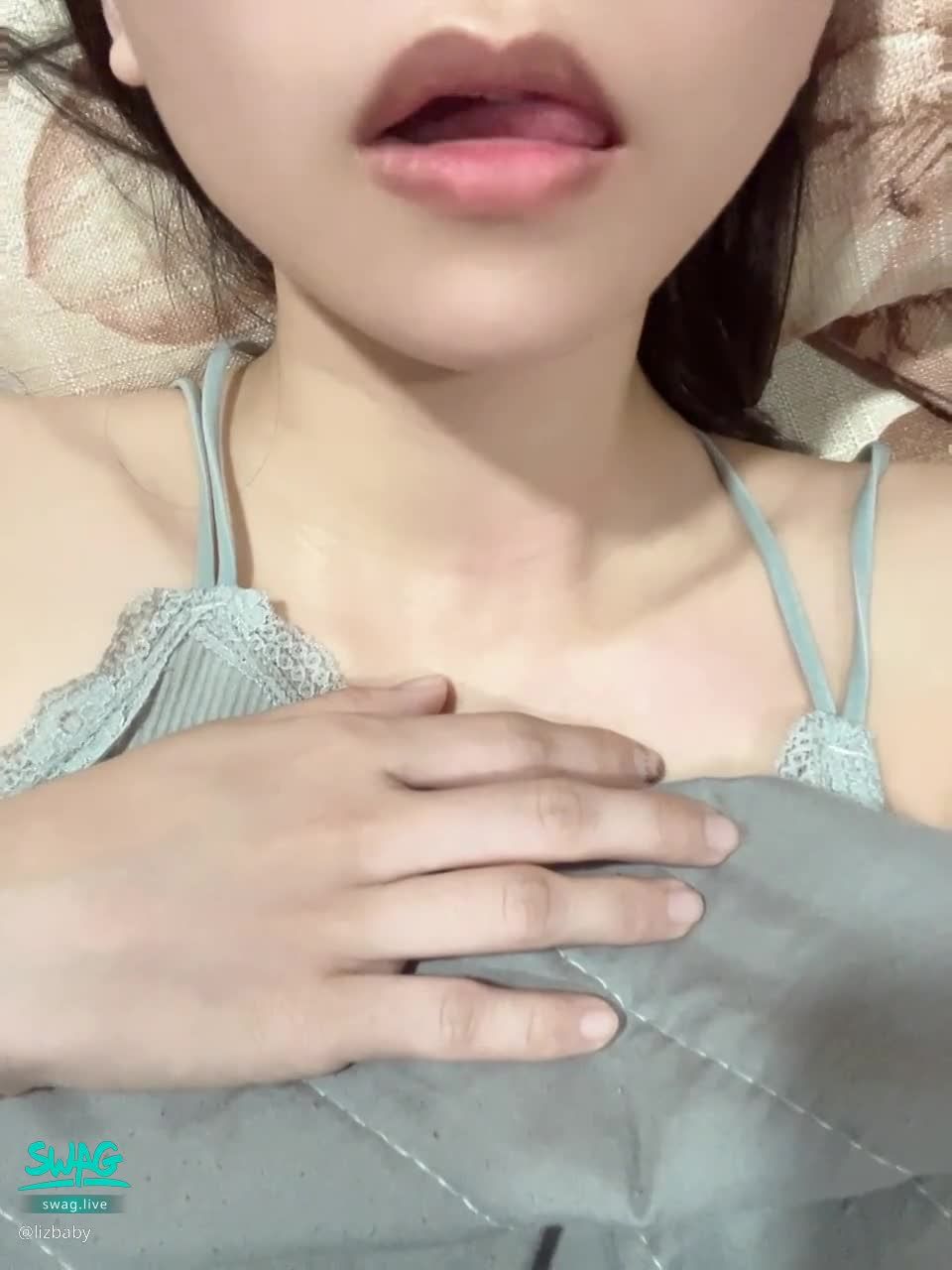 lizbaby : 嘴巴不由自主的動起來，好想吃棒棒
#發騷