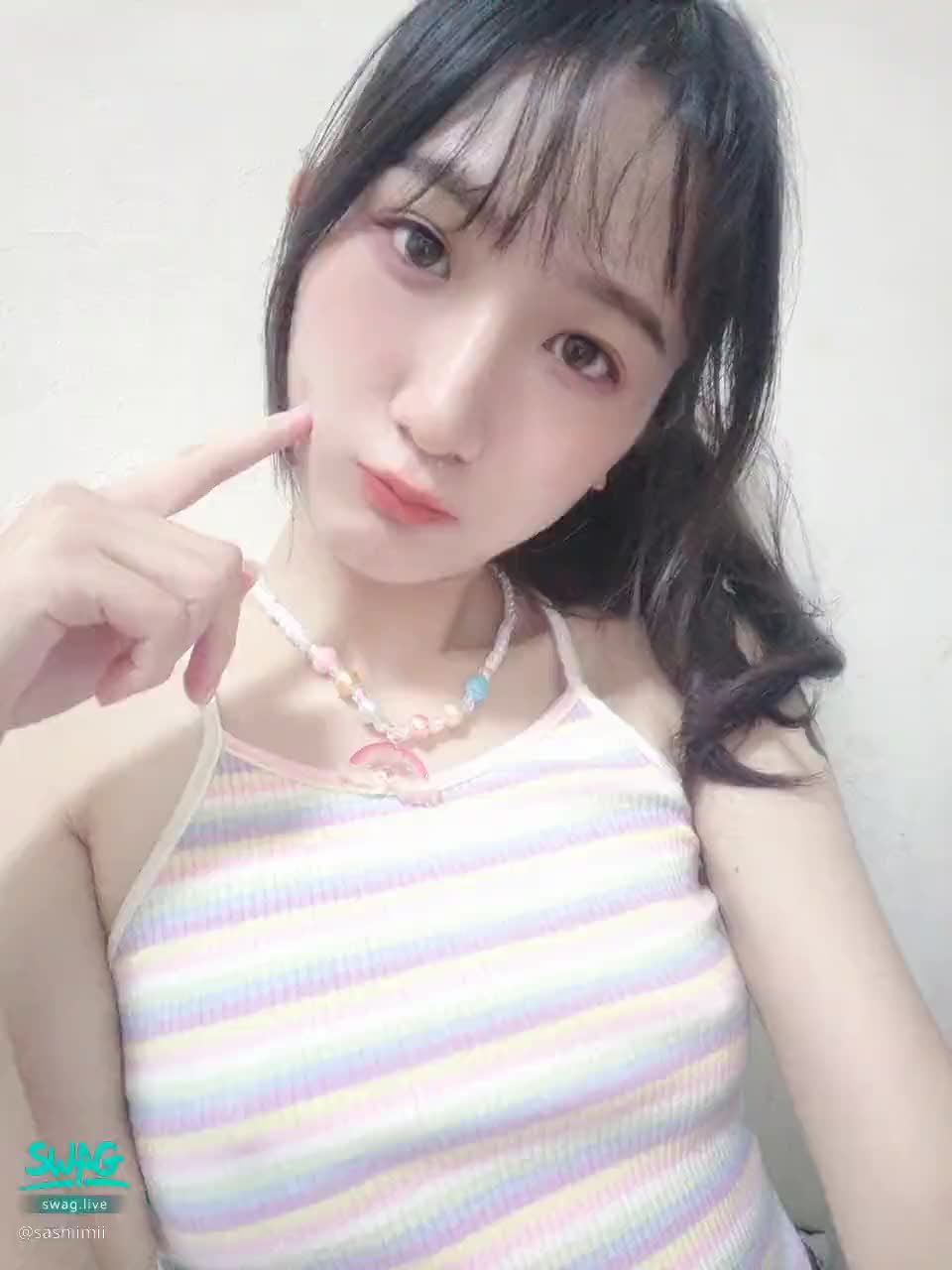 s*******i : 哥哥別太近距離看~會被發現啦💦
