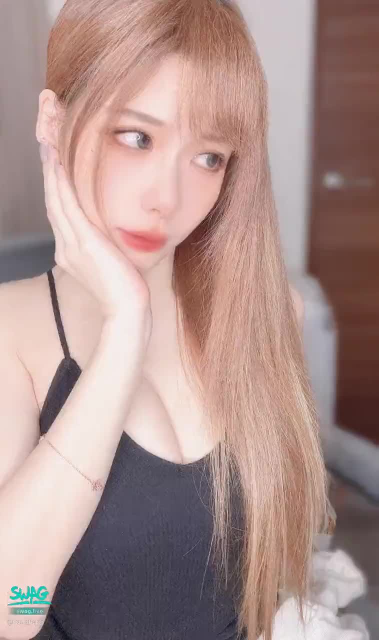 vavababy : 高顏值約會不怕踩雷❤️就怕你不約我👻
本人比影片上更可愛甜美🤫🤫🤫
心動不如馬上行動💕
100%本人回覆私訊與你約會💋