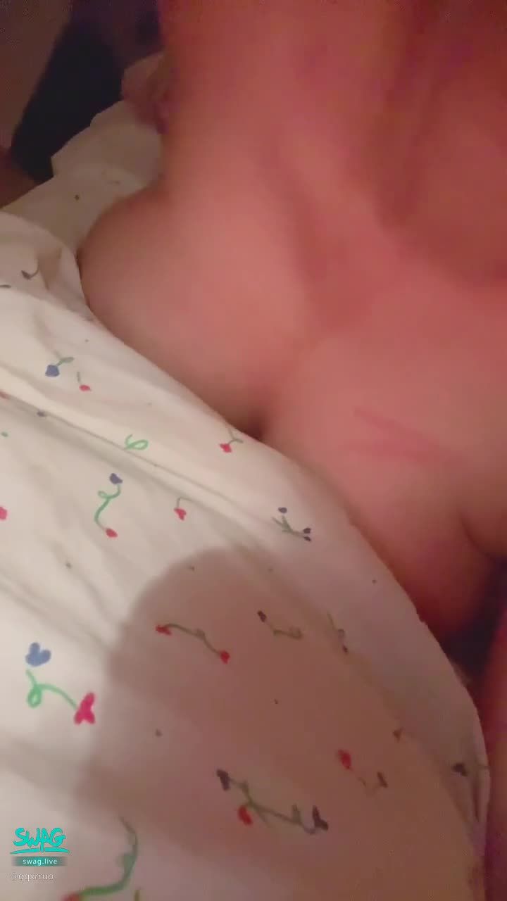  : 🔥 Yan who sleeps naked late at night 🔥 Chest is allergic to burst 😣 My hands are also allergic!
Some nipples 484 are accidentally exposed⋯⋯◉‿◉
Happy to sleep together Babe think about it? >\\\<
I can be your quilt ❤️❤️ warm you 😳

Winter will be very cold without Babe 😢😢

#全裸 #上空大奶 #爆乳 #巨乳 #性感 #騷 #學生妹 #裸睡 #G奶 #大奶 #福利