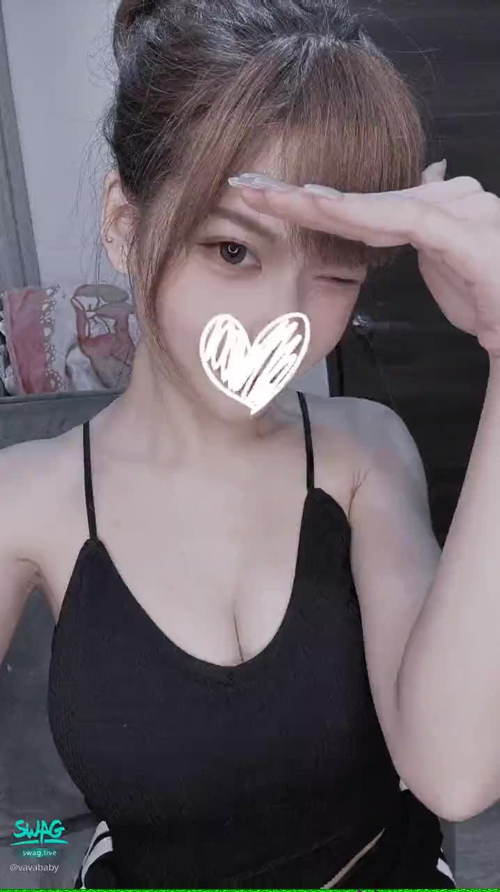 vavababy : 早安💗おはようございます
跟我說早安 有人要看我刷牙嗎😅😝

聖誕節你要幹嘛呢～～