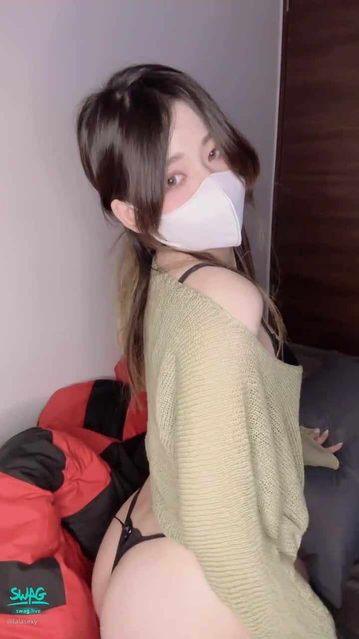 lalasexy : Babe喜歡性感翹臀嗎🫣想給你打一下😎😎

生病中想要哥哥私訊的關心🥹🥹
#挑逗 #小丁 #丁字褲 #騷貨 #屁屁 #透膚