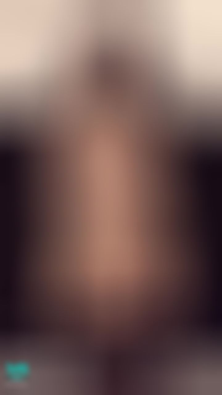  : 大衣裡面什麼都沒穿唷❗️只穿了一件絲襪🤫等小哥哥發現把我抓去一旁肏了❗️👅🍆💦🔞