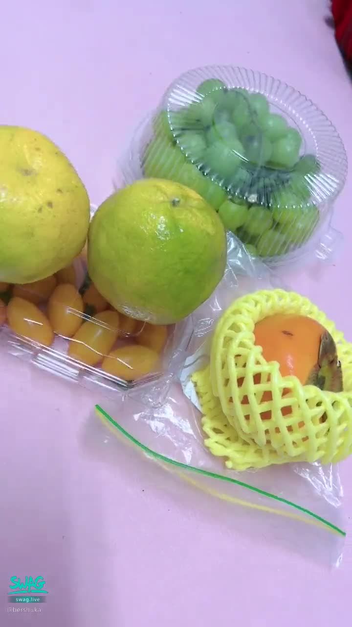 bershuka : 鞋櫃上的愛心水果⋯謝謝老媽💗

只是我沒削皮刀呀🙈（好喜歡吃硬柿子）

#茉茉 #bershuka #確診隔離日記