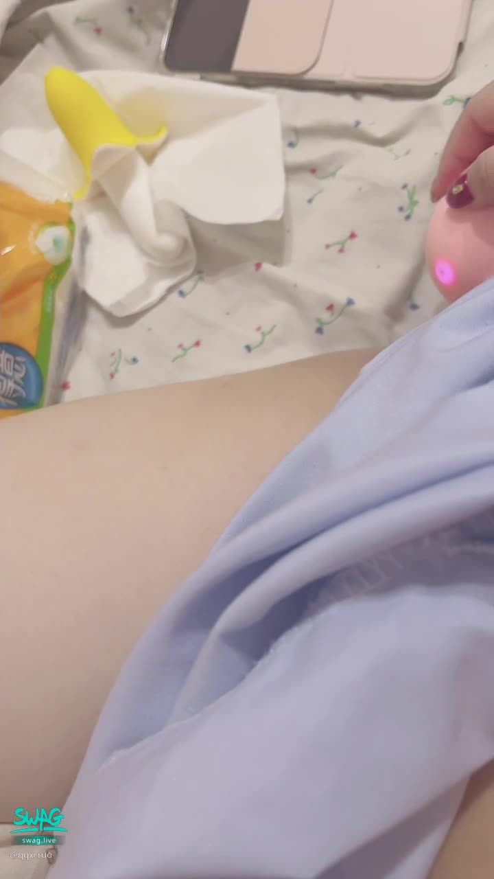 sexybearr : 還是小章魚能讓我舒服⋯⋯😈😈
開聲音聽我淫蕩の叫聲⋯⋯⋯⋯◉‿◉

#慰慰 #小章魚 #淫叫 #騷 #淫蕩 #學生妹