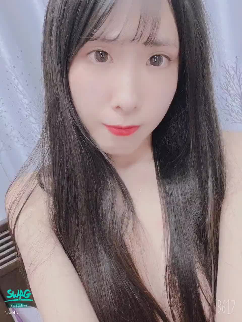 l*********o : 不想穿衣服 有人想陪我裸睡嗎❤️

#清純 #可愛 #騷 #polly_c