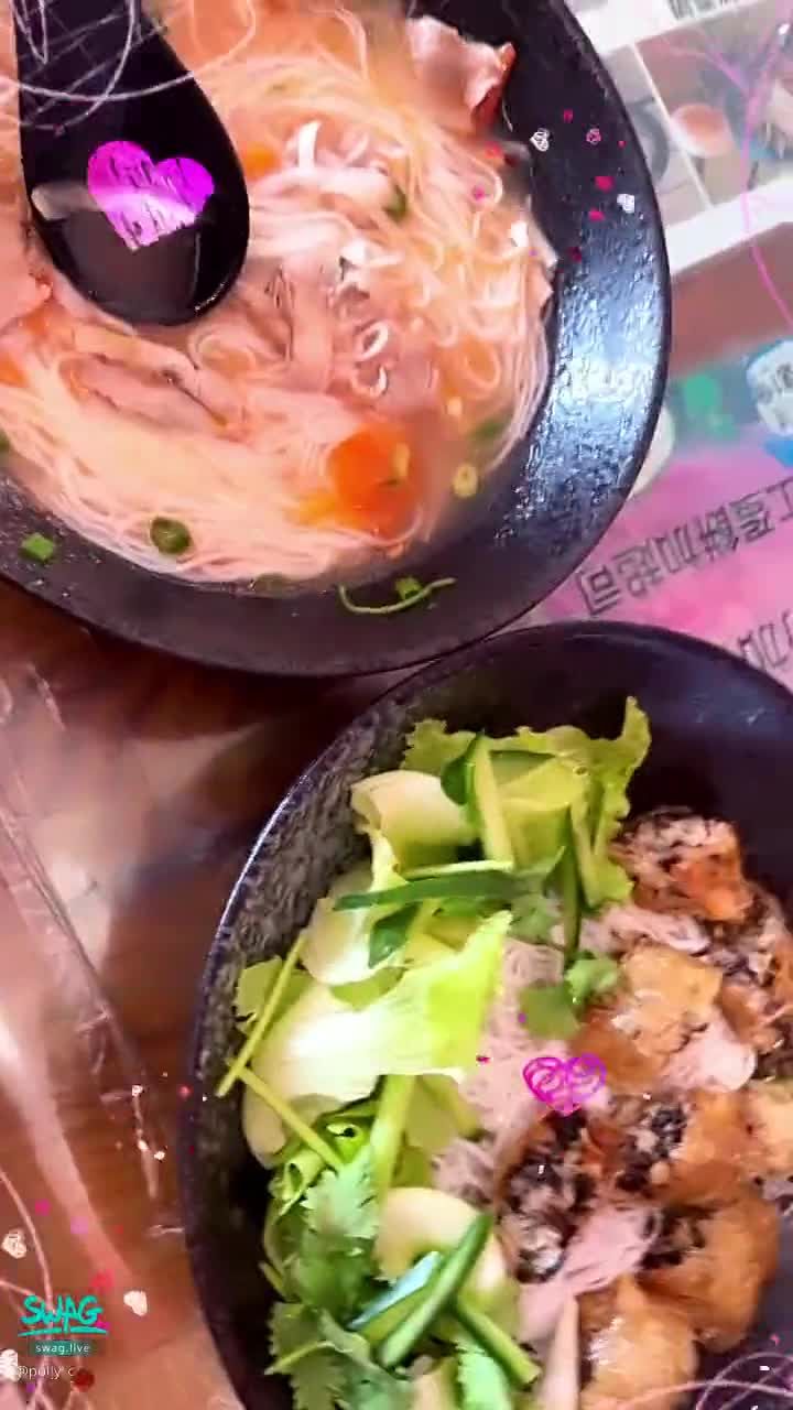 l*********o : 幹嘛幹嘛 只不過是一個人吃兩份而已
整間餐廳的人都在看我吃😅

#越南菜 #美食 #polly_c