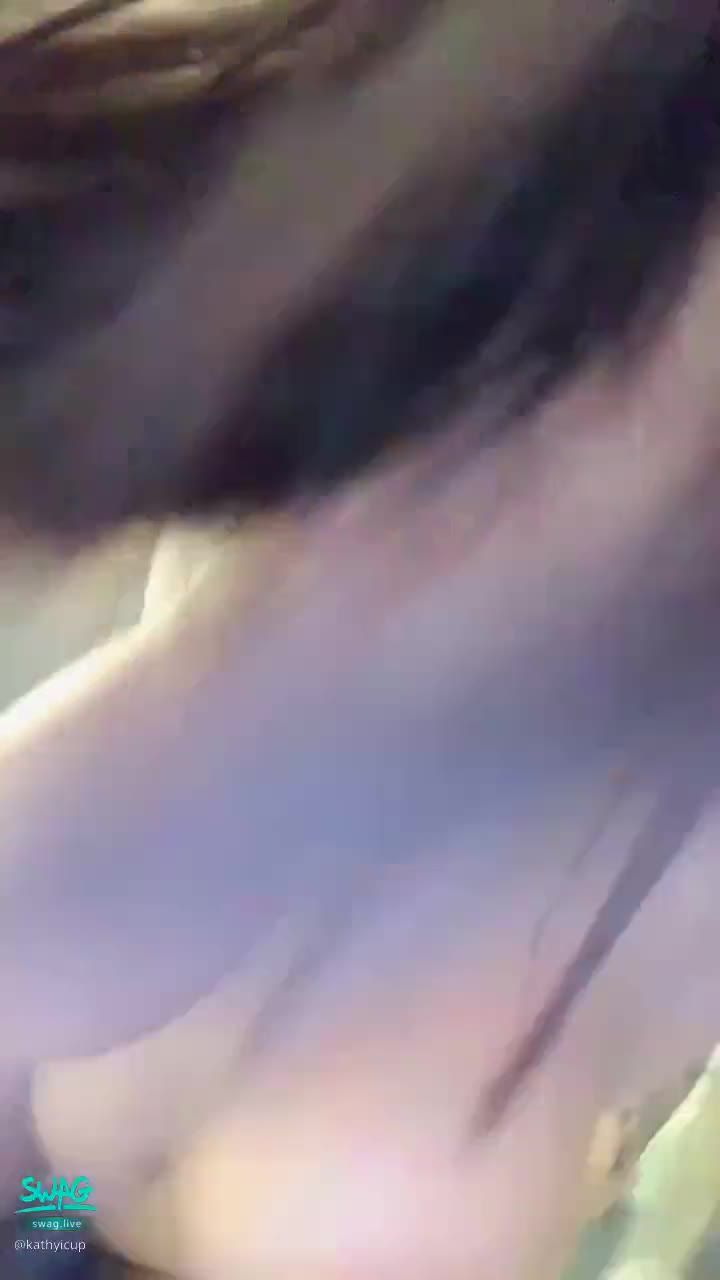 kathyicup : 年輕氣盛的弟弟把我抓起來就是一頓輸出猛幹😈抱我腰抱得好緊，弟弟雖然魯莽但真的很容易就硬的不行🍆💦🔞
#狂抽猛送 #肏穴 #露臉 #爆乳 #巨乳 #露點 #肉感 #揉奶  #淫女 #痴女