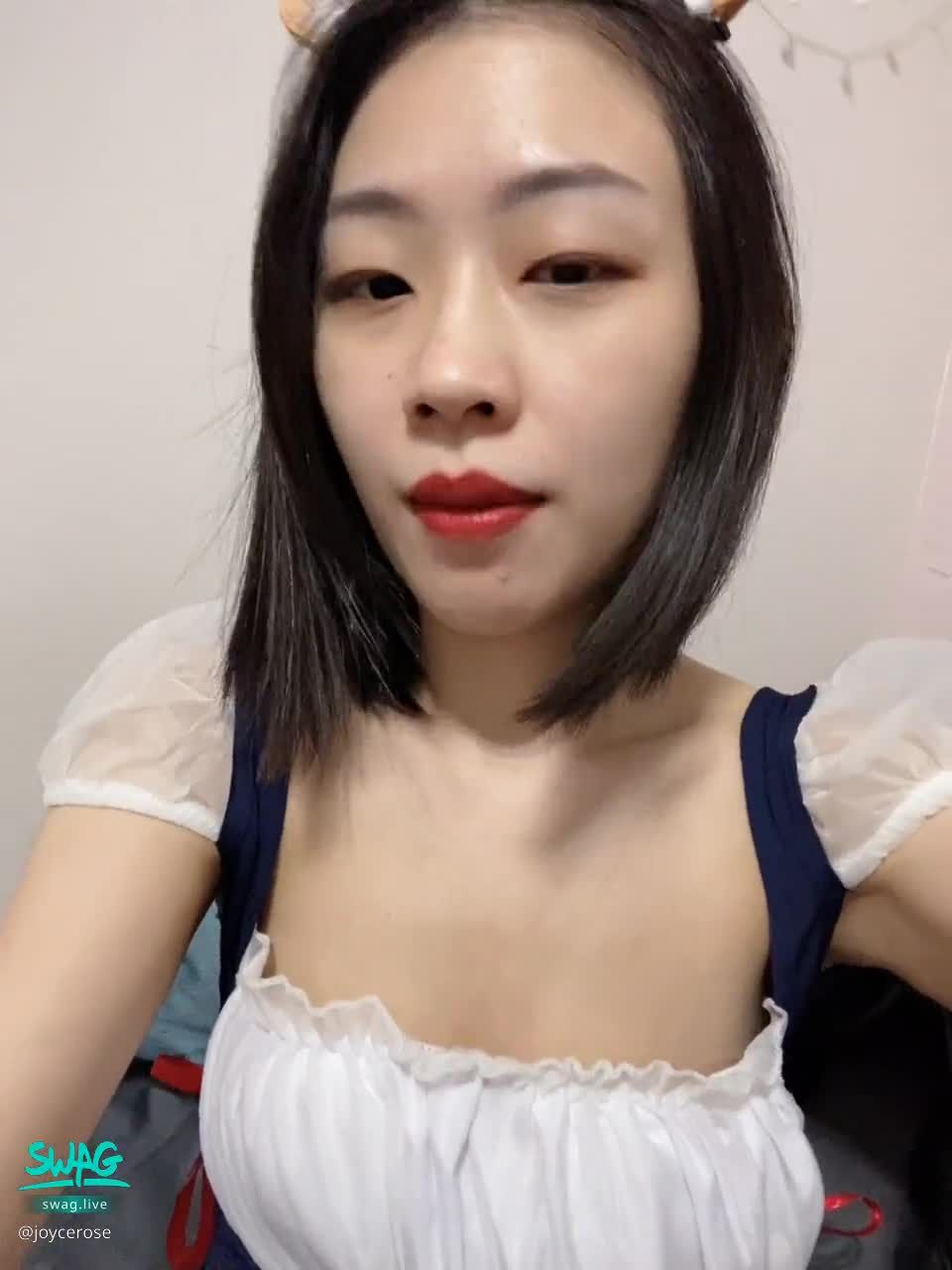  : Little slut wears no panties 😱😱😱
#露臉 #長腿 #白皙