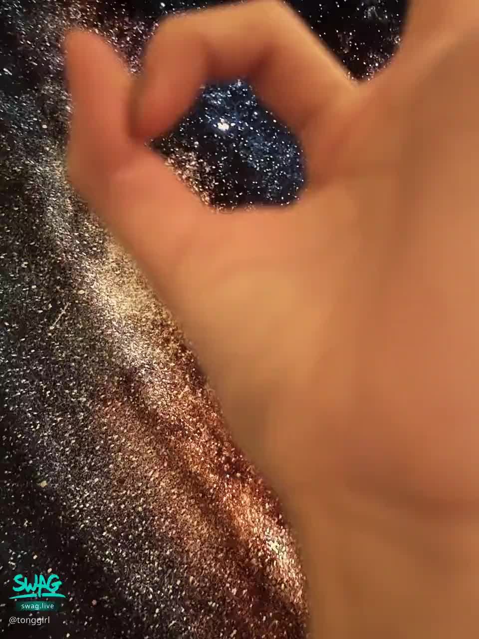 tonggirl : 不是我愛你，而是我一直都在🫶🏻

趕快來說愛娜娜🫶🏻
