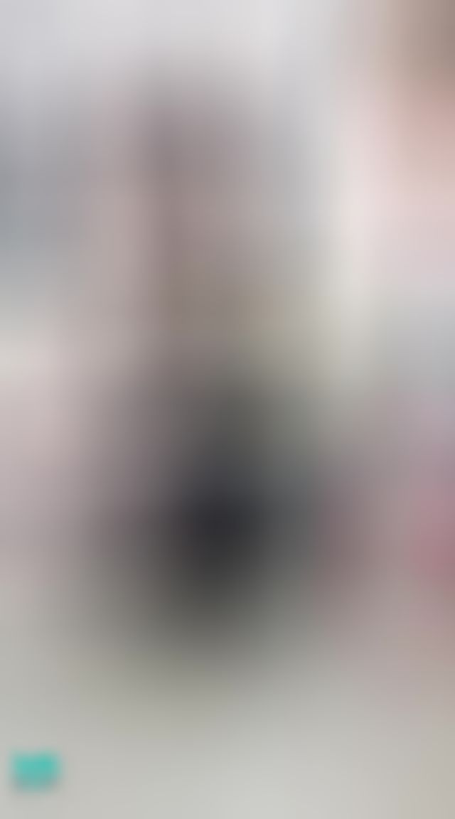 janicee : 露出美胸與美背👀