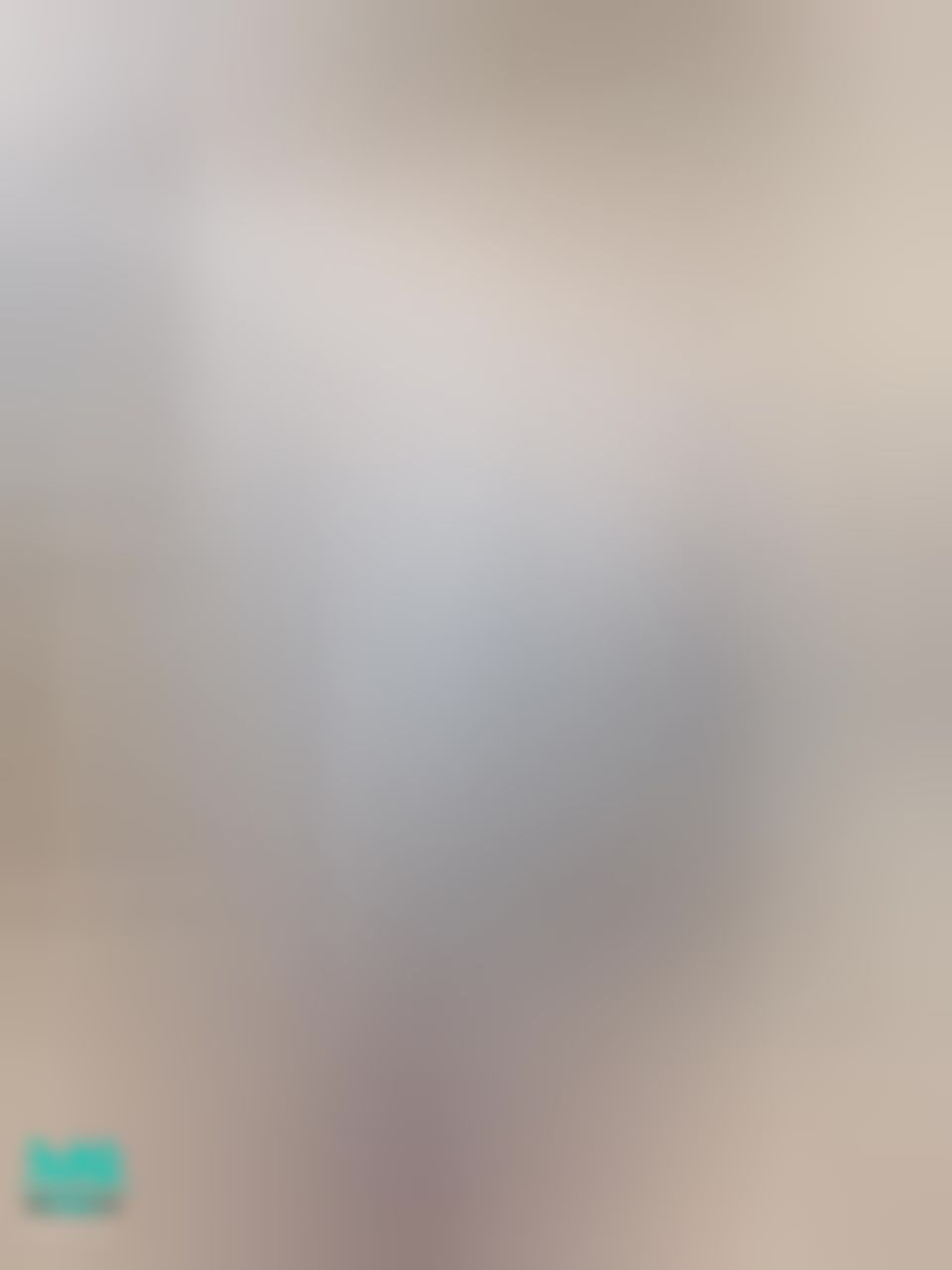 kathyicup : 「把裙子拉起來，讓我看看妳騷穴裡插著什麼，讓我看妳的大屁股。」😈真是有夠壞⋯小穴只能用力夾著，好怕等等出去假屌掉在地上就丟臉了🙈❤️
