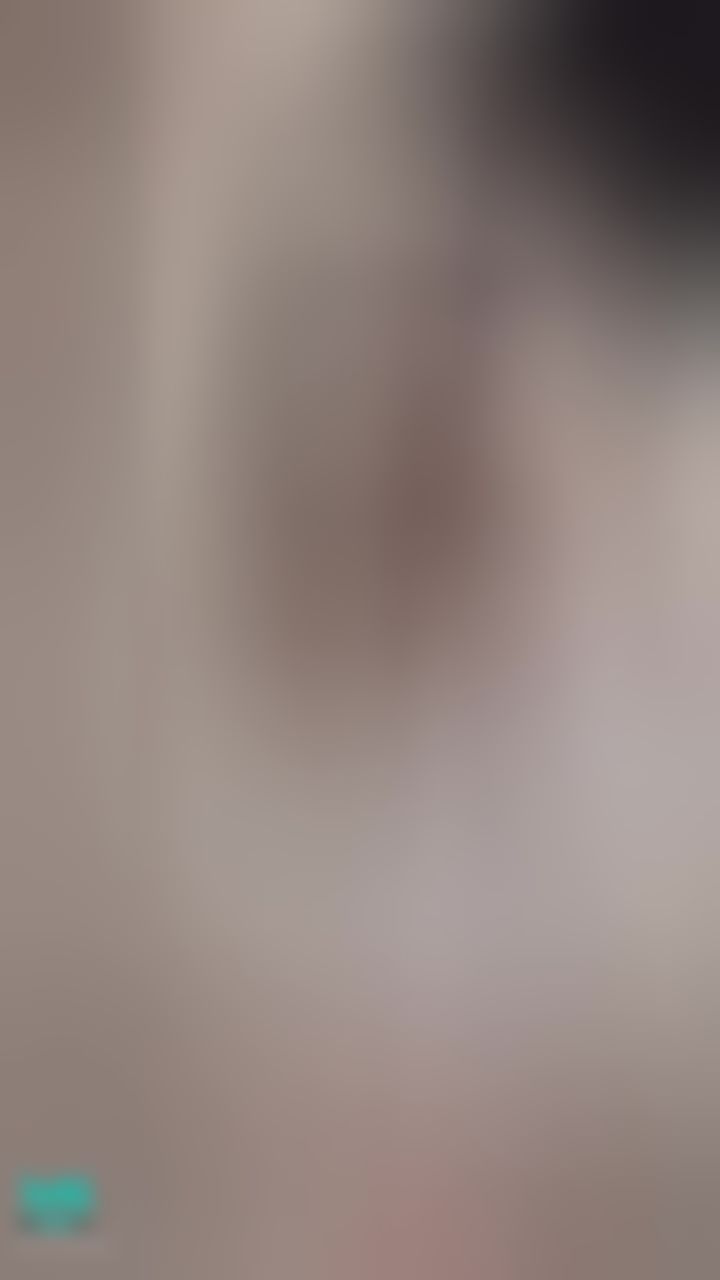 yourkittyalyssa : 全裸襯衫誘惑😈
解開襯衫扣子露出白嫩F奶🤫無毛的妹妹直接露出來🫣最後腿開開坐下去😈