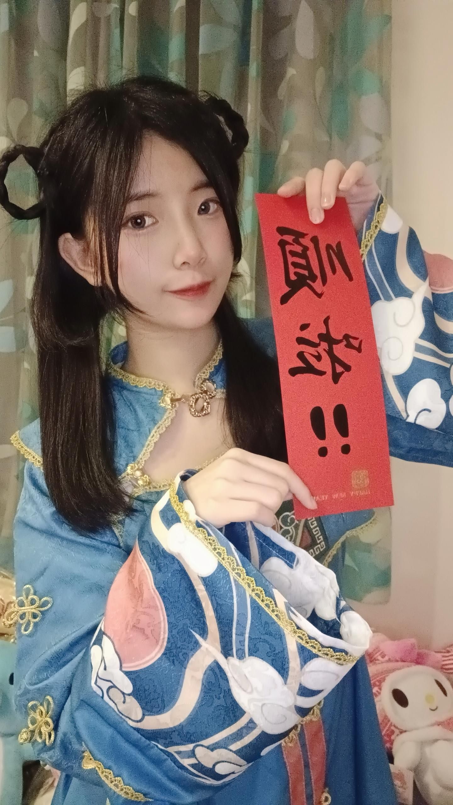 annie_lovely : 有看過會跳黑桃♠️A的殭屍嗎🔥
小殭屍來拜年啦🧨
（安妮又唱又跳
