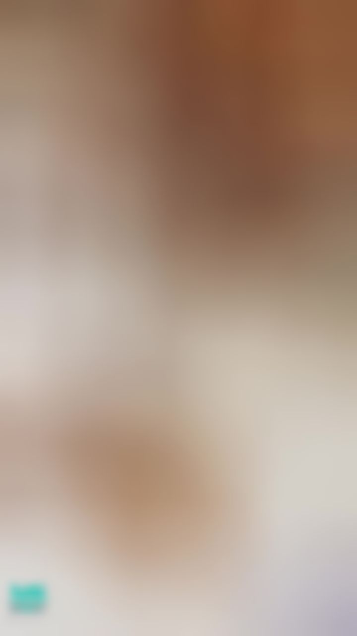 sexyroxie : 全裸在中島翹著屁股吃雞爪，沒想到老公路過就被抓著幹了🥵💦
