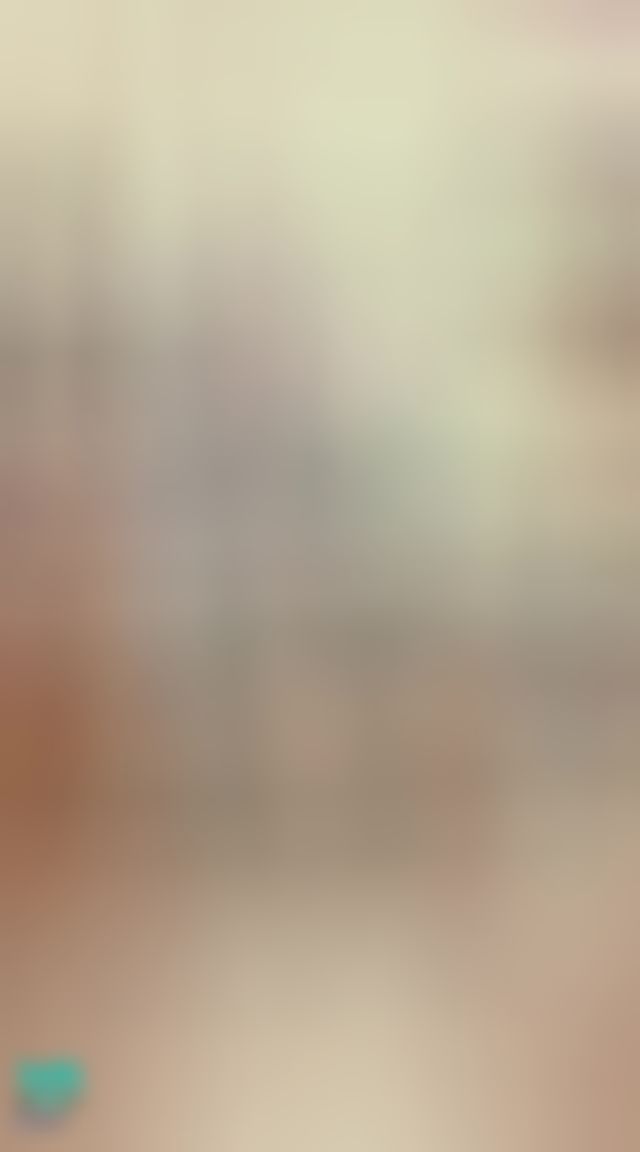 janicee : 床上等你🌹
坐在床上等你的氣質女孩💓
纖細的雙腿踮著高跟鞋👠
穿著短裙的洋娃娃坐姿💗