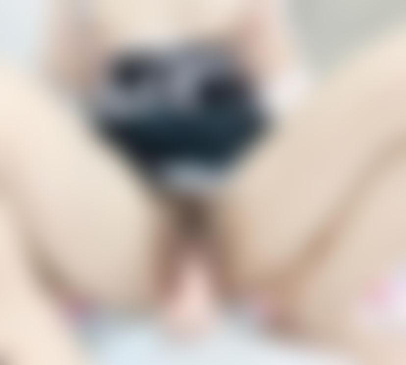 p*******i : Very horny 🍆👅💦