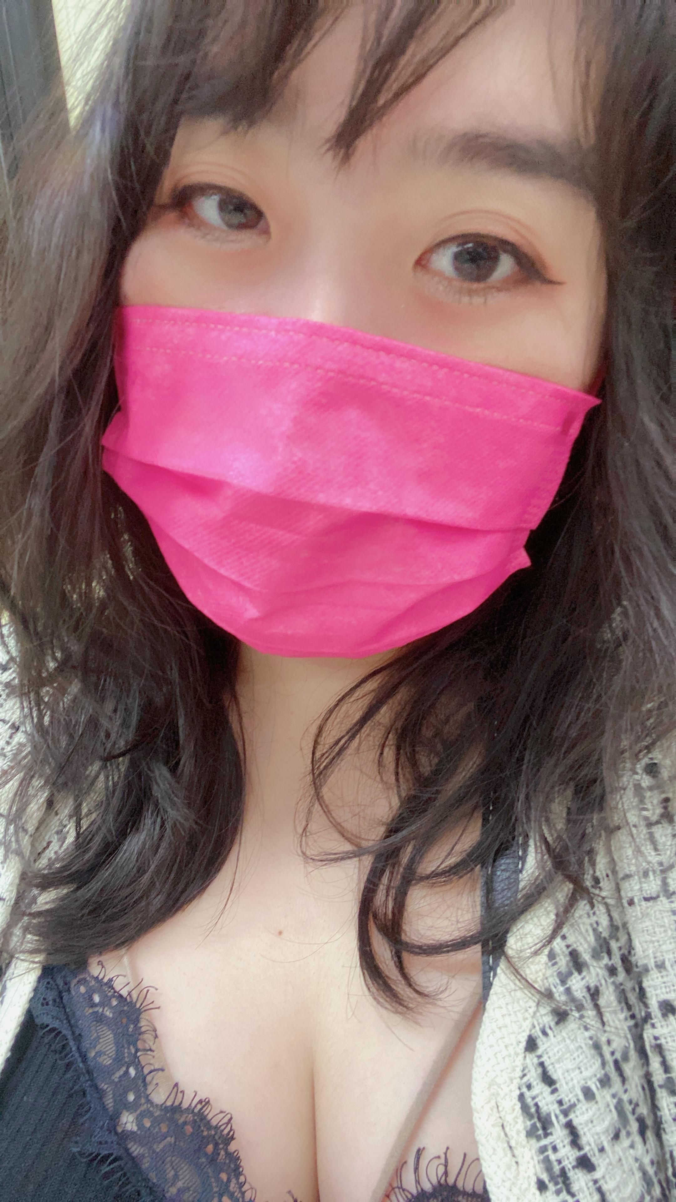 sexyaphrodite : 北鼻Babe想要這樣陪你打電動吧？