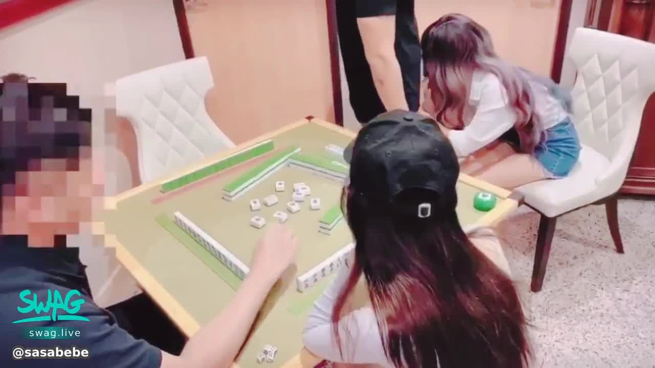  : 