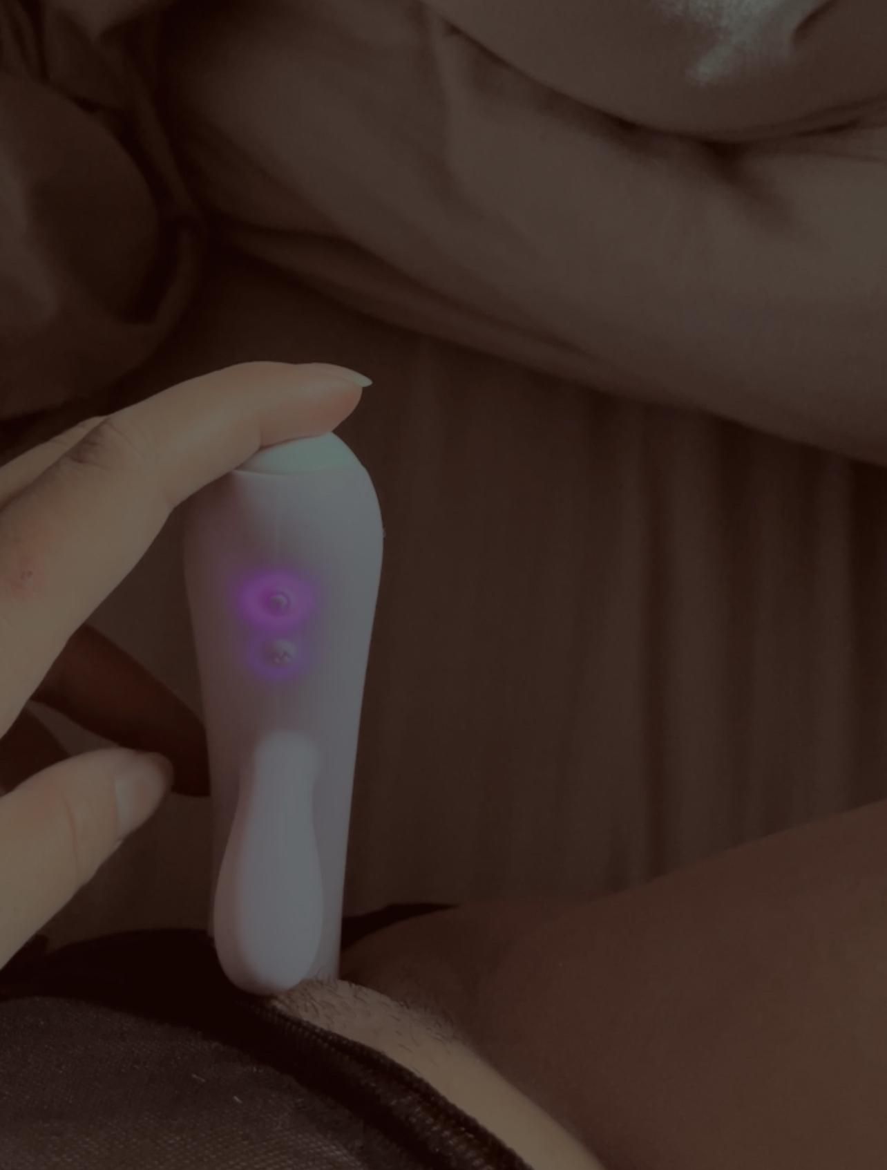 lamlinalina : 好喜歡小穴被塞滿
發出滿足的淫叫聲
大家都說我叫的很騷很好聽是真的嗎
