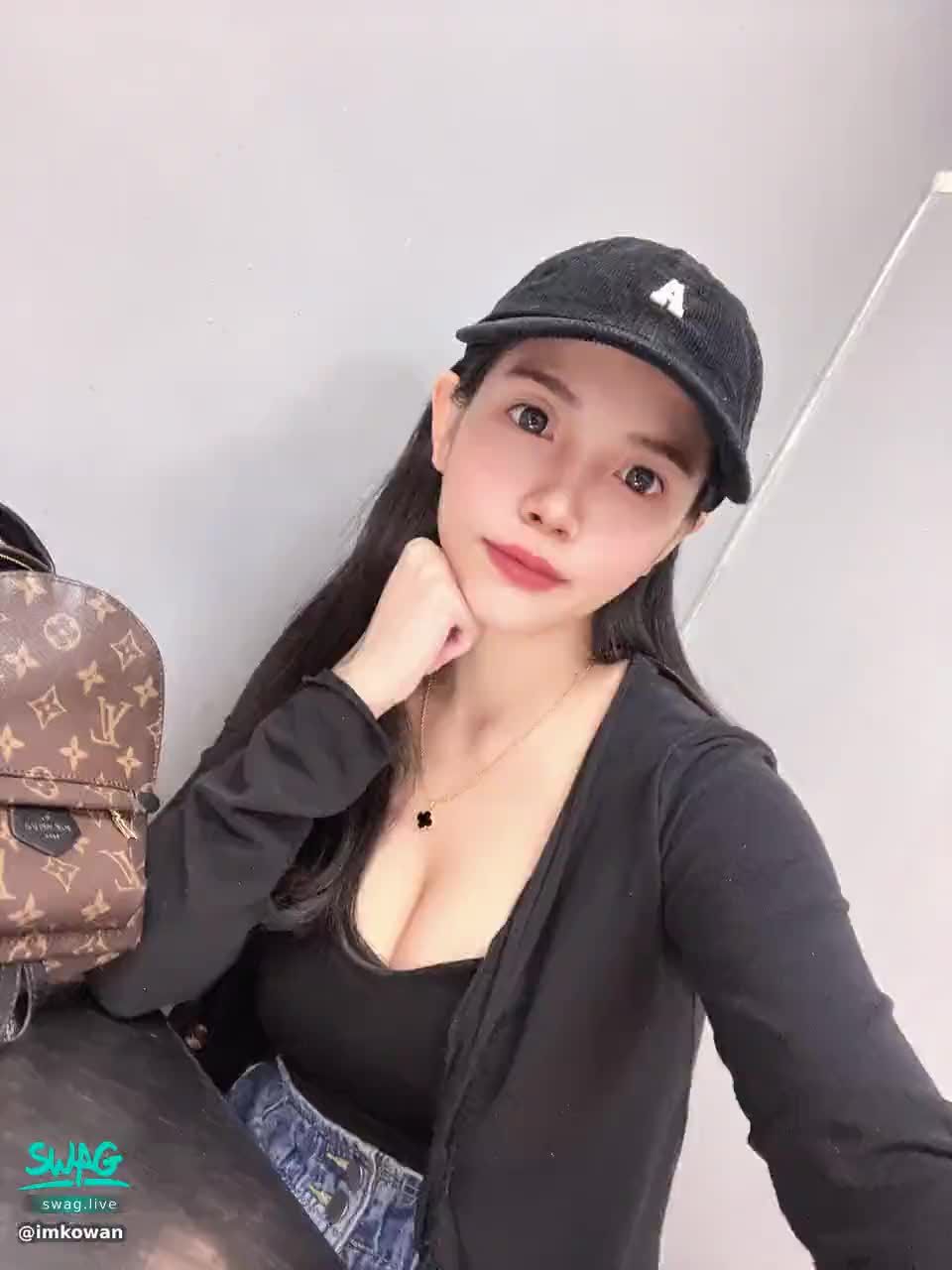  : 
