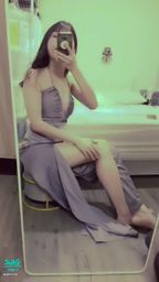 janicee : 性感緞面禮服💙
揉著呼之欲出的酥胸😈
超深V的誘惑💋
V neck👠
#性感 #美腿 #高跟鞋 #鎖骨 #長髮 #開衩 #腿控 #黑髮 #低胸 #深V #洋裝 #乳溝 #sexy #美背