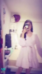janicee : 可愛系洋娃娃洋裝💙
赤腳,還有穿上膝上襪的模樣一次滿足💓