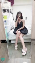 janicee : 不經意露出內衣的小禮服💋
穿上花嫁系高跟鞋🌸
蓬蓬的短裙擺⭐
低胸又美背♥️
撩起馬尾露出後頸
Little black dress👠
#性感 #美腿 #高跟鞋 #美背 #鎖骨 #長髮 #足控 #腿控 #黑髮 #低胸 #細肩帶 #洋裝