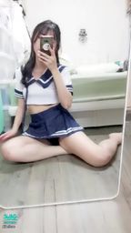 janicee : 曝光的水手服💋
曝光底褲的制服誘惑💚微露內衣下擺🌹
超短水手服短裙💙
student uniform🎀
#性感 #美腿 #制服 #長髮 #足控 #腿控 #黑髮 #迷你裙 #赤腳 #裸足 #學生服