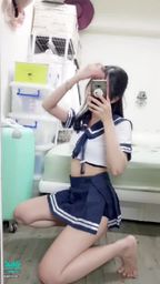 janicee : 制服迷你裙下的美臀💚
解開胸口的蝴蝶結🎀
迷你裙下的美臀😈
制服的誘惑💚
微露內衣下擺🌹
曝光的超短水手服短裙💙
student uniform🎀
#性感 #美腿 #制服 #長髮 #足控 #腿控 #黑髮 #迷你裙 #赤腳 #裸足 #學生服