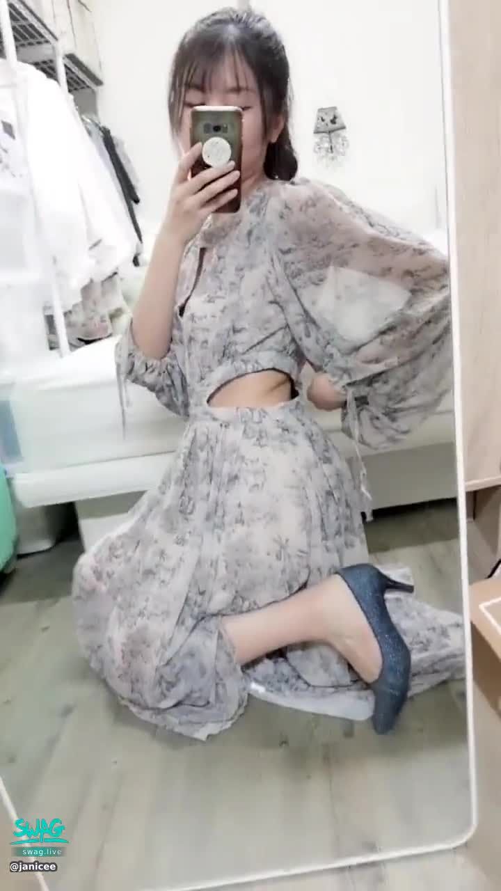 janicee : 露出內衣下擺的洋裝💗
微露內衣下擺的挖空⭐
心機挖洞的洋裝♥️
赤腳與穿上高跟鞋👠
腰間與胸口的性感💋
sexy hollow🌹
#馬尾 #長髮 #性感 #腿控 #高跟鞋 #開衩 #美腿 #腿控 #鏤空 #洋裝 #sexy #足控