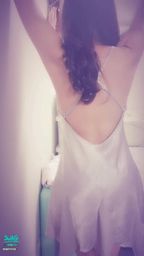 janicee : 睡衣與內褲💖
床上露出蕾絲內褲的性感模樣💋
摸摸美背😈
男生最愛的緞面睡衣👀
絲質的薄透感露出身形♥️
silky💗
#細肩帶 #長髮 #睡衣 #sexy #裸足 #赤腳 #短裙 #鎖骨 #美腿 #腿控 #足控 #美背