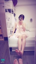 janicee : 摸摸腿
給你看可愛的腳底💋
容易露出內衣的低胸睡衣💙
藏不住白皙肌膚的光澤🌸
pinkish💚
#性感 #美腿 #鎖骨 #長髮 #足控 #腿控 #黑髮 #細肩帶 #睡衣 #赤腳 #裸足 #低胸 #馬尾