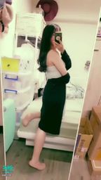 janicee : 穿著睡衣等你
胸口像罩杯的睡衣😍
床上開合白皙美腿💚
露出可愛的腳底⭐
#腿控 #足控 #美腿 #低胸 #睡衣 #細肩帶 #鎖骨 #赤腳 #裸足