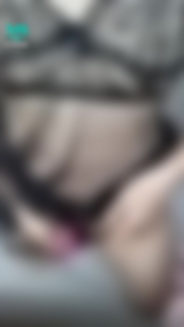 wolfbabi : 用跳蛋按摩穴穴😈