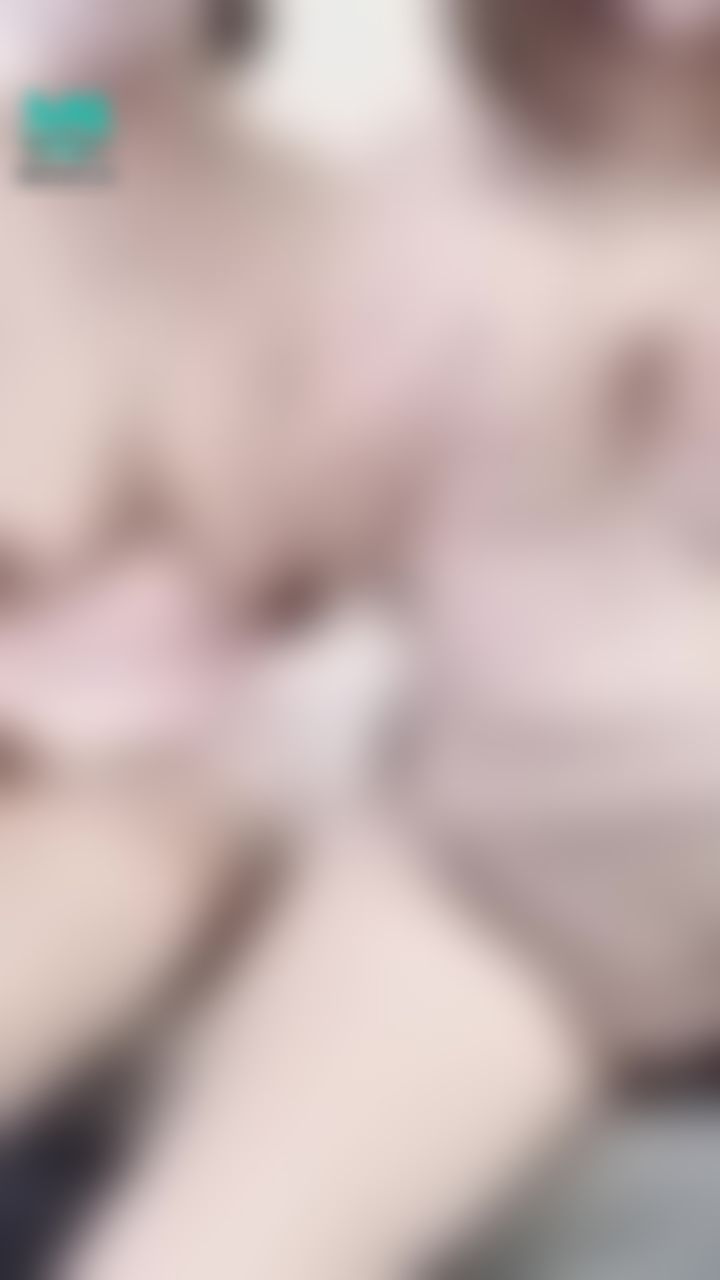 chunleee : 2 girls sexy boobs