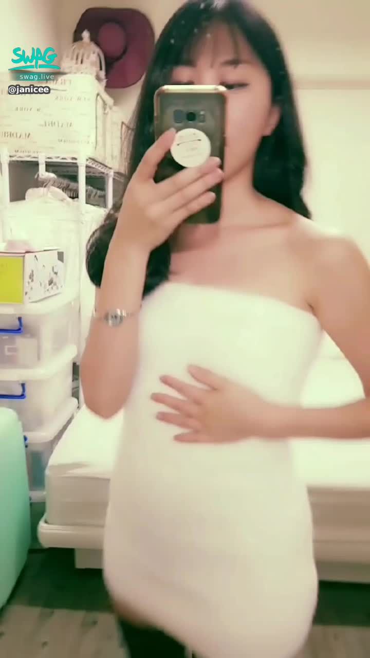janicee : 揉胸💋